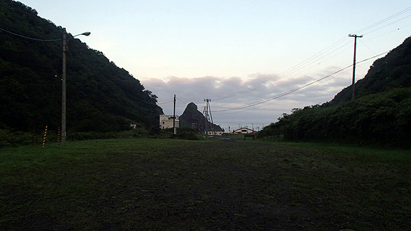 杯野営場の海側の広い駐車場